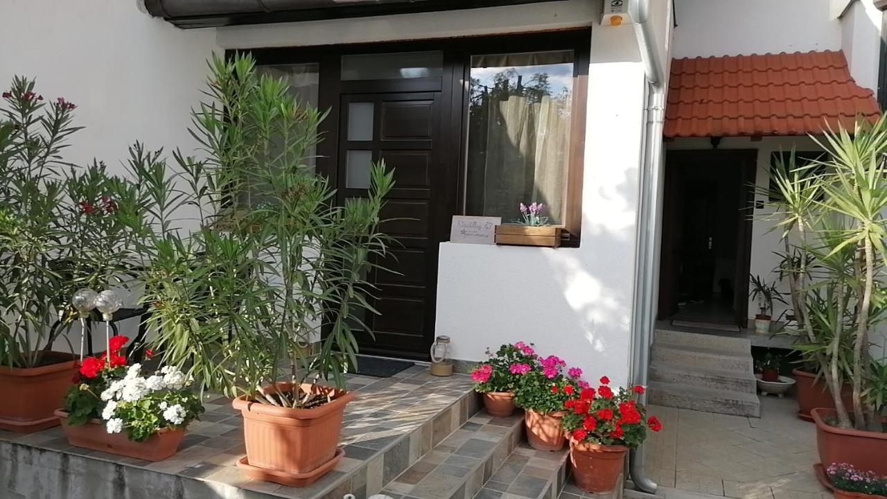 Kiscsillag Apartman Harkan Exterior foto