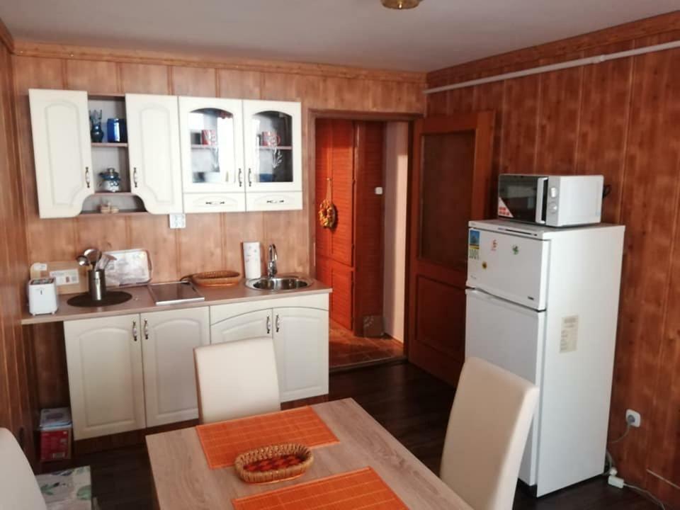 Kiscsillag Apartman Harkan Exterior foto